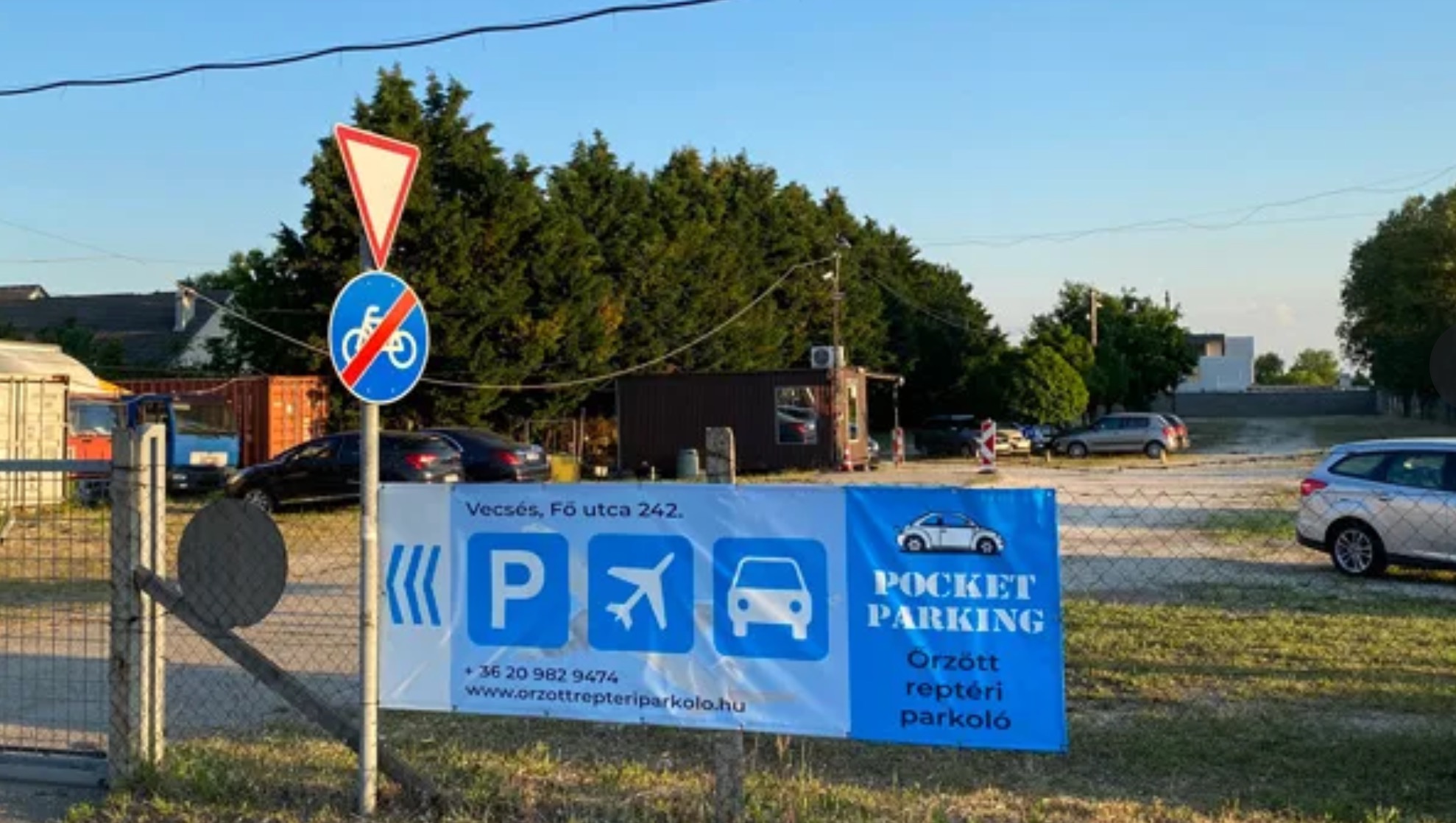 Pocket Parking: park almost at the airport