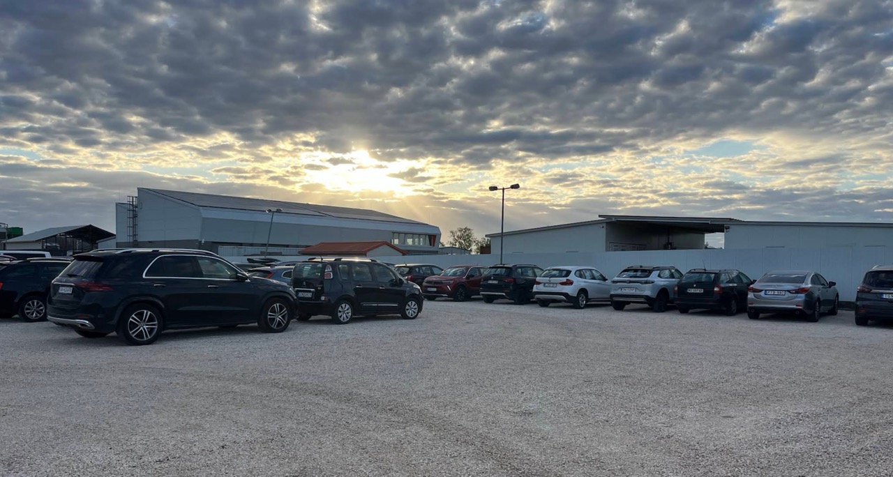 Ferihegy Top Parkoló: mladý tím a viac ako päťsto spokojných hostí